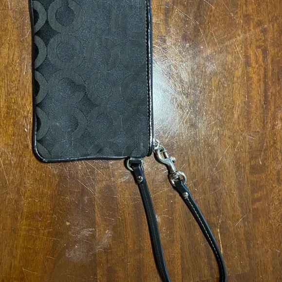 Coach Wristlet Black - Picture 2 of 5